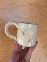 Load image into Gallery viewer, Daisy Mug
