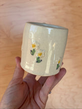 Load image into Gallery viewer, Daisy Mug
