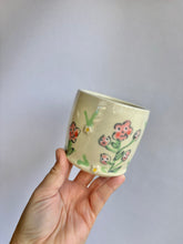 Load image into Gallery viewer, Flower Friends Cup
