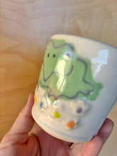 Load image into Gallery viewer, Frog N&#39; Flowers Cup
